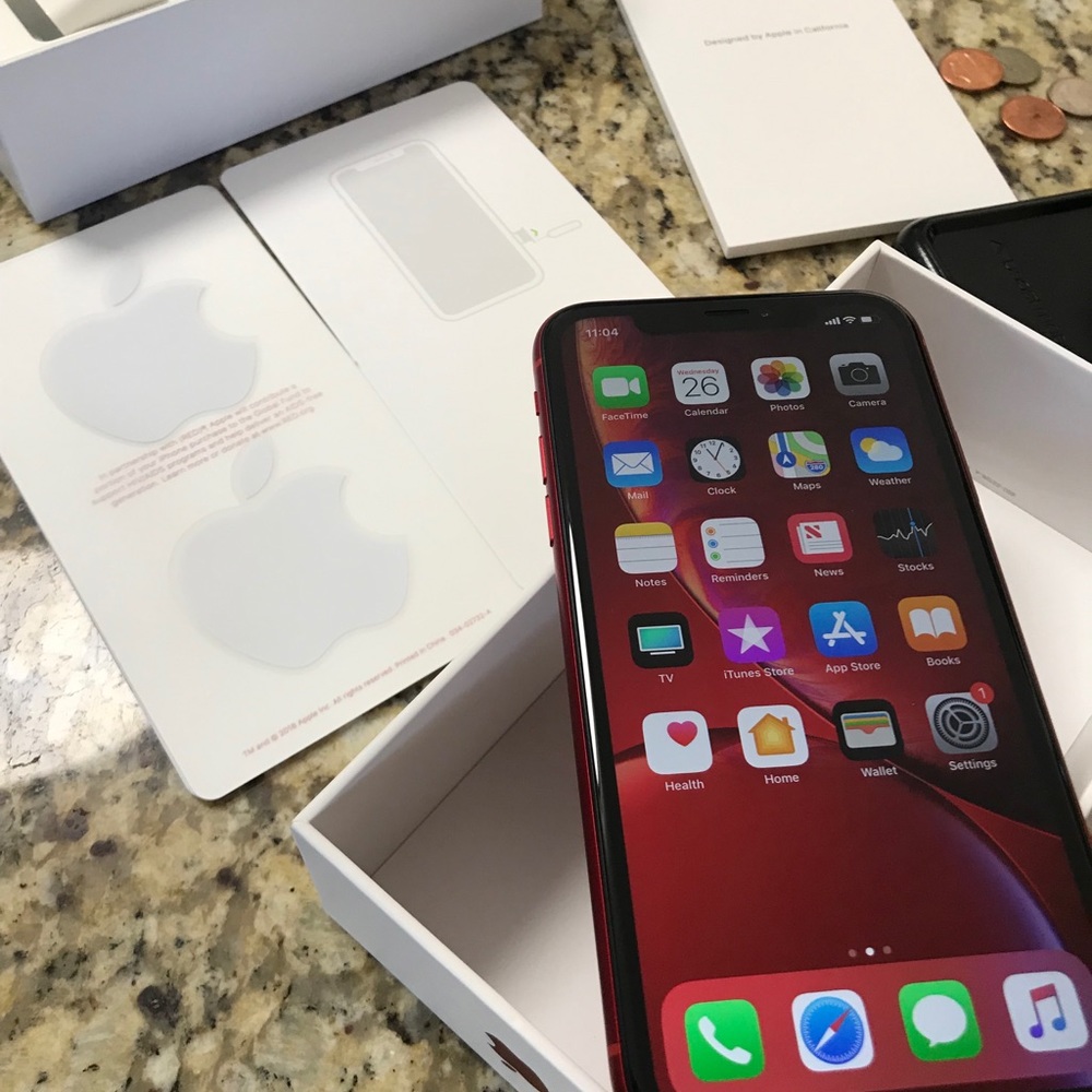 iPhone XR Red - Picture 2 of 3